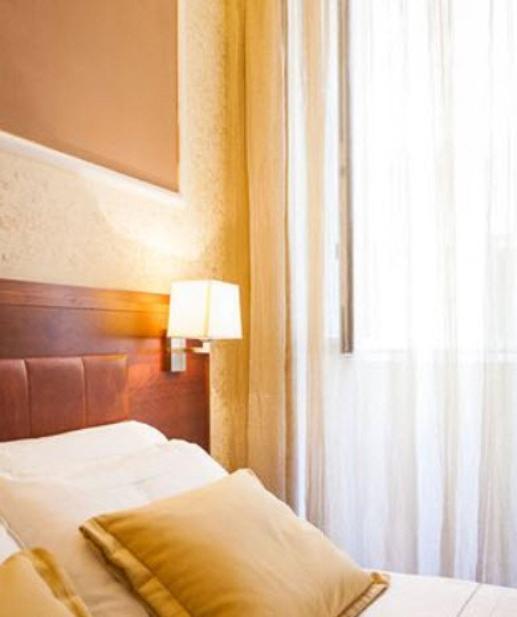 Hotel Madrid Roma Esterno foto