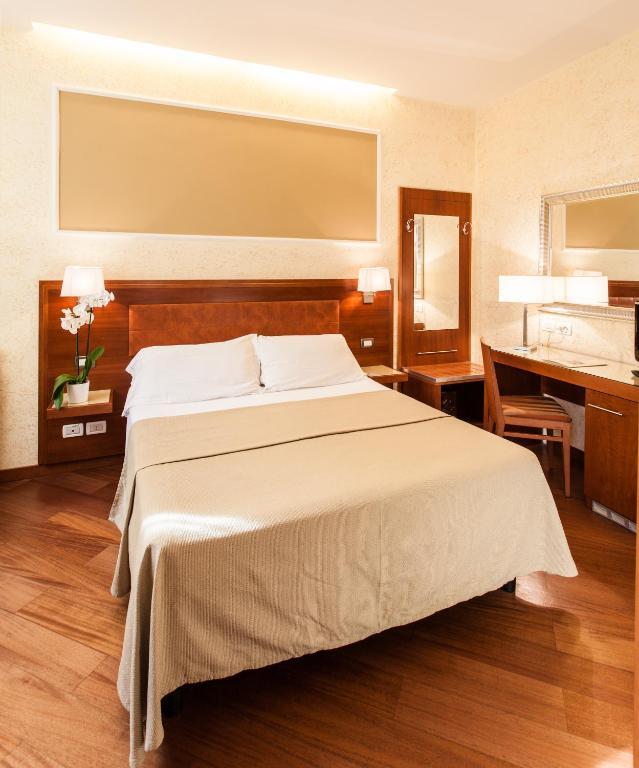 Hotel Madrid Roma Esterno foto